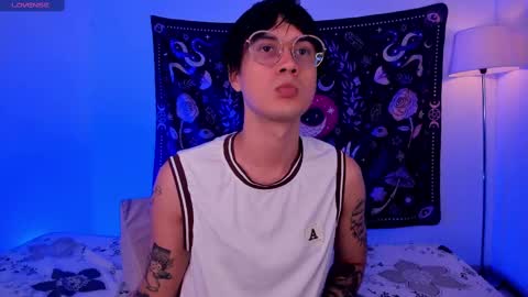 Snapshot of leaneseb chatting on 02.28.25 leaneseb online show from 02.28.25