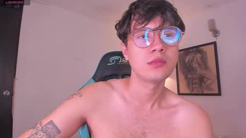 Snapshot of leaneseb chatting on 11.22.25 leaneseb online show from 11.22.25