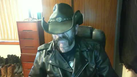 Snapshot of leathergreaser chatting on 06.03.26 leathergreaser online show from 06.03.26