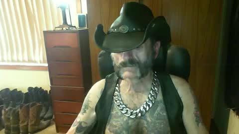 Snapshot of leathergreaser chatting on 06.13.26 leathergreaser online show from 06.13.26