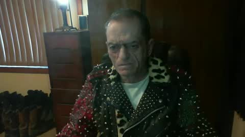 Snapshot of leathergreaser chatting on 06.19.26 leathergreaser online show from 06.19.26