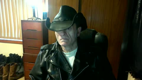 Snapshot of leathergreaser chatting on 07.03.26 leathergreaser online show from 07.03.26