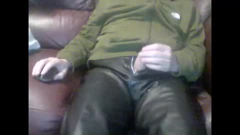 Snapshot of leatherpants68 chatting on 10.01.25 leatherpants68 online show from 10.01.25