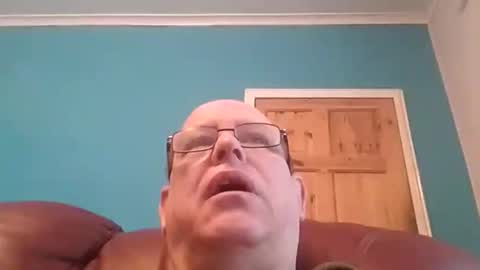 Snapshot of leatherpants68 chatting on 11.16.25 leatherpants68 online show from 11.16.25