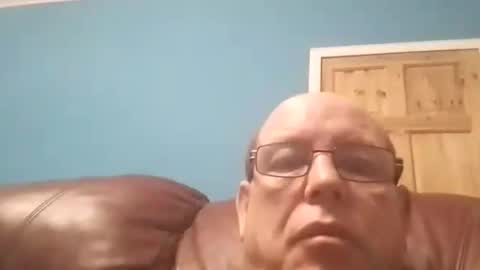 Snapshot of leatherpants68 chatting on 11.16.25 leatherpants68 online show from 11.16.25