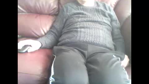 Snapshot of leatherpants68 chatting on 11.19.25 leatherpants68 online show from 11.19.25