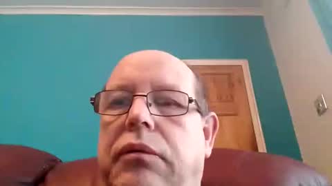 Snapshot of leatherpants68 chatting on 11.28.25 leatherpants68 online show from 11.28.25