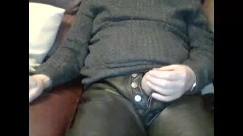 Snapshot of leatherpants68 chatting on 12.01.25 leatherpants68 online show from 12.01.25