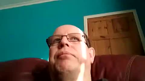 Snapshot of leatherpants68 chatting on 12.03.25 leatherpants68 online show from 12.03.25