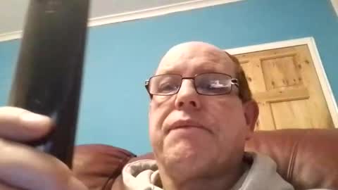 Snapshot of leatherpants68 chatting on 12.17.25 leatherpants68 online show from 12.17.25