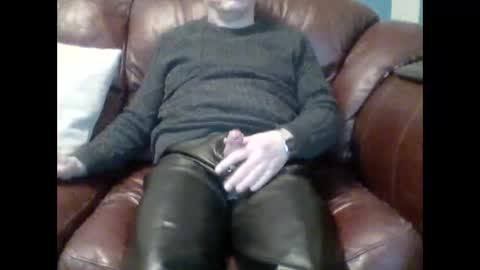 Snapshot of leatherpants68 chatting on 02.22.26 leatherpants68 online show from 02.22.26