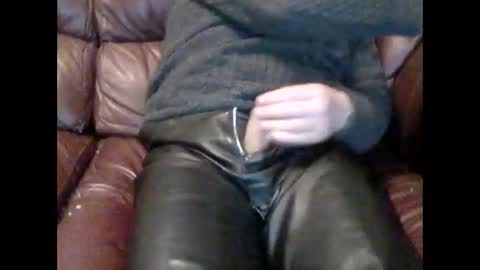 Snapshot of leatherpants68 chatting on 02.25.26 leatherpants68 online show from 02.25.26
