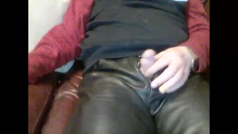 Snapshot of leatherpants68 chatting on 03.20.26 leatherpants68 online show from 03.20.26