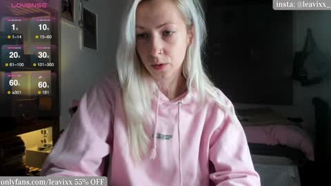 Snapshot of leavixx chatting on 12.17.24 LeaVixx online show from 12.17.24