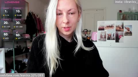 Snapshot of leavixx chatting on 12.18.24 LeaVixx online show from 12.18.24