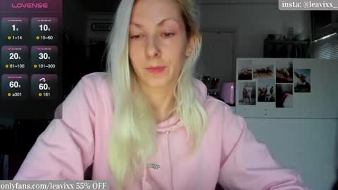 Snapshot of leavixx chatting on 12.23.24 LeaVixx online show from 12.23.24