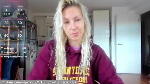 Snapshot of leavixx chatting on 11.04.25 LeaVixx online show from 11.04.25