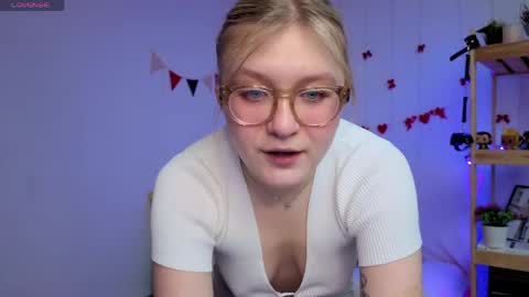 Snapshot of leazy_peasy chatting on 03.29.26 Ellie online show from 03.29.26