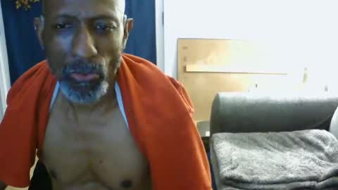 Snapshot of leeguy_hugedick chatting on 08.01.26 Ebony DeafGuy online show from 08.01.26