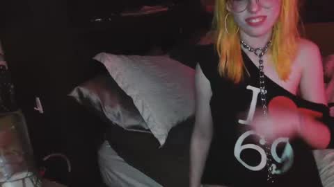 Snapshot of leeloo827944 chatting on 01.25.25 alleycat online show from 01.25.25