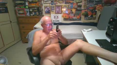 Snapshot of leezamm1132 chatting on 04.22.26 leezamm1132 online show from 04.22.26