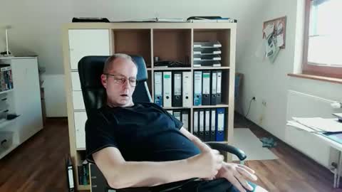Snapshot of lefti27 chatting on 04.21.26 Dave online show from 04.21.26
