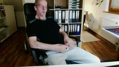 Snapshot of lefti27 chatting on 04.24.26 Dave online show from 04.24.26