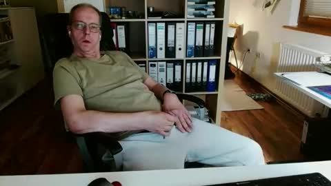 Snapshot of lefti27 chatting on 04.26.26 Dave online show from 04.26.26