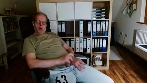 Snapshot of lefti27 chatting on 05.10.26 Dave online show from 05.10.26