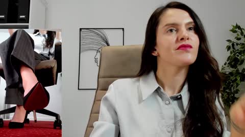 Elle  online show from 12.12.24