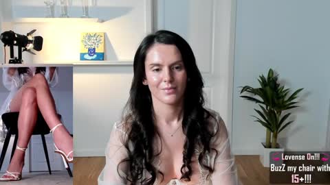 Elle  online show from 12.21.24