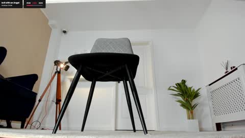 Elle  online show from 02.02.25