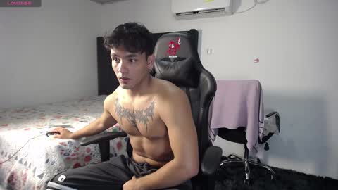 Snapshot of lei_77 chatting on 01.05.25 Lei online show from 01.05.25