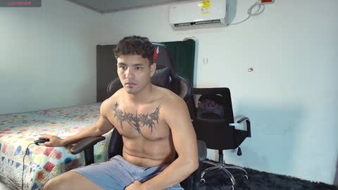 Snapshot of lei_77 chatting on 01.12.25 Lei online show from 01.12.25