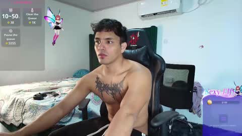 Snapshot of lei_77 chatting on 02.19.25 Lei online show from 02.19.25