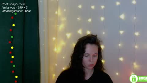 Snapshot of leia_bell chatting on 05.08.26 hey Im Leia and I love rock online show from 05.08.26