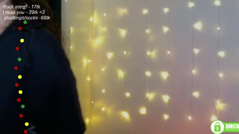 Snapshot of leia_bell chatting on 07.12.26 hey Im Leia and I love rock online show from 07.12.26