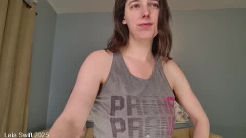 Leia Swift online show from 12.21.25