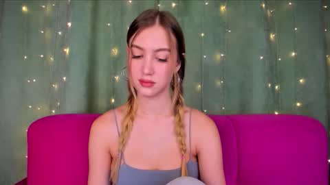 Snapshot of leiawow chatting on 10.30.25 leiawow online show from 10.30.25