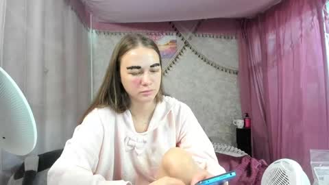 Snapshot of leila_bambi_ chatting on 05.13.26 leila_bambi_ online show from 05.13.26