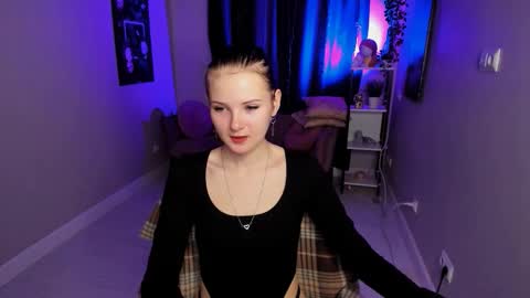 Snapshot of leila_xxbaby chatting on 10.11.25 Leila online show from 10.11.25