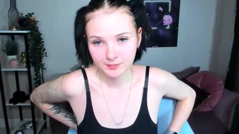 Snapshot of leila_xxbaby chatting on 11.21.25 Leila online show from 11.21.25