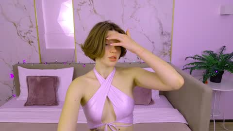 Snapshot of leilalawson chatting on 12.16.24 LeilaLawson online show from 12.16.24