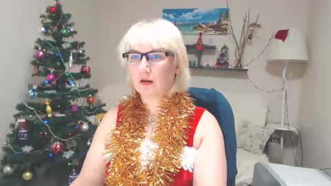 Leila Kinky online show from 12.25.24