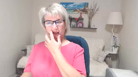 Leila Kinky online show from 10.17.25