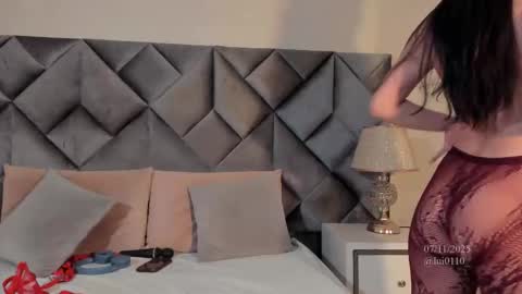 Snapshot of leizathompson chatting on 11.07.25 Leizathompson online show from 11.07.25