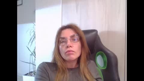 Snapshot of lena6122000 chatting on 05.10.26 lena6122000 online show from 05.10.26