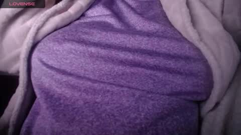 Snapshot of lenagolden chatting on 02.25.26 lenagolden online show from 02.25.26