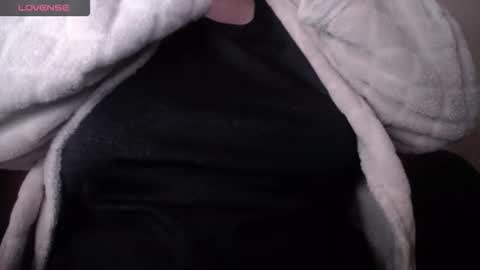 Snapshot of lenagolden chatting on 03.04.26 lenagolden online show from 03.04.26