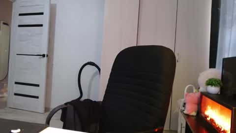 Snapshot of lenagordon chatting on 11.18.25 lenagordon online show from 11.18.25